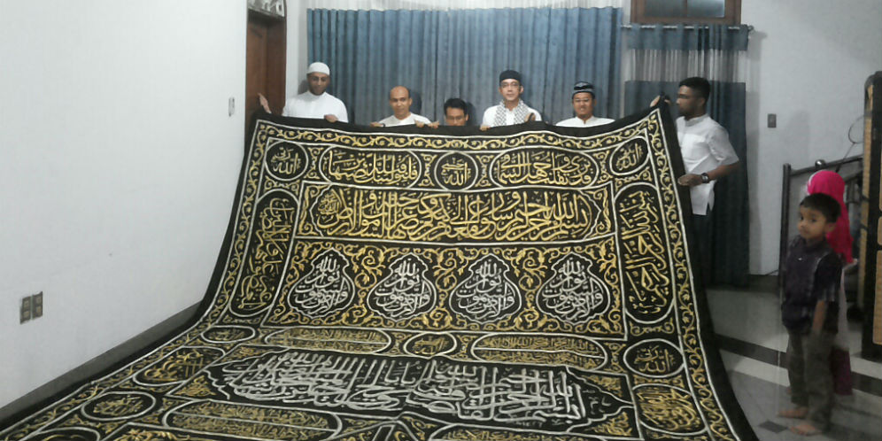 Lihat Kiswah Kabah, Sandy Tumiwa Makin Rindu Allah