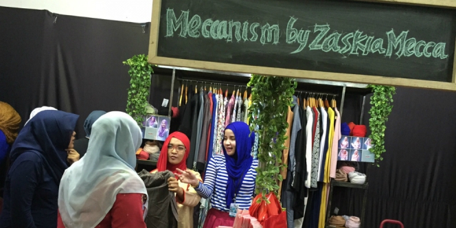 Zaskia Mecca Manjakan Pelanggan Meccanism di Hijab Fest 