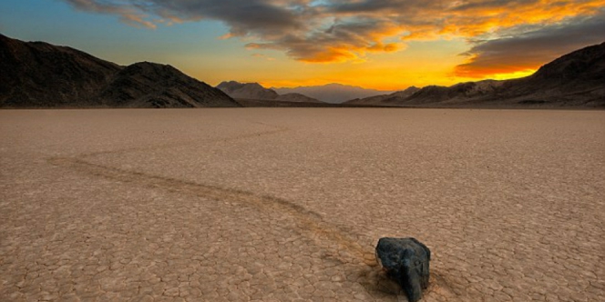 Teka-teki Misteri Batu Berjalan di Lembah Kematian Terpecahkan