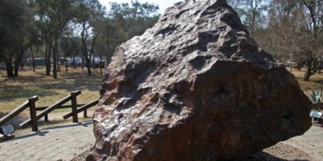 Batu Meteor Seberat 1 Ton di Kawasan 'Surga' Dicuri