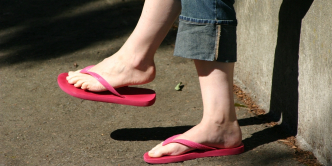 Wah Sandal  Jepit  Ternyata Lebih Bahaya dari Sepatu Hak 