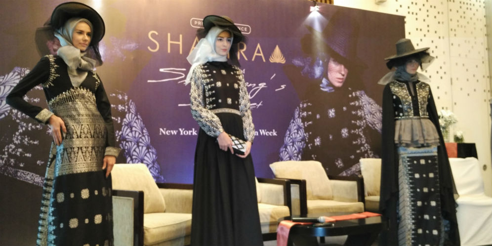 Desainer Busana Muslim Indonesia Bawa Songket Mendunia