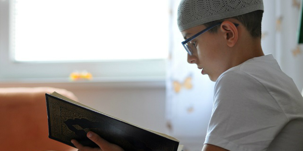 Bocah Imut Ini Jadi Penghafal Quran Termuda di Bosnia