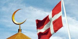 Jajak Pendapat: Muslim Denmark Lebih Religius