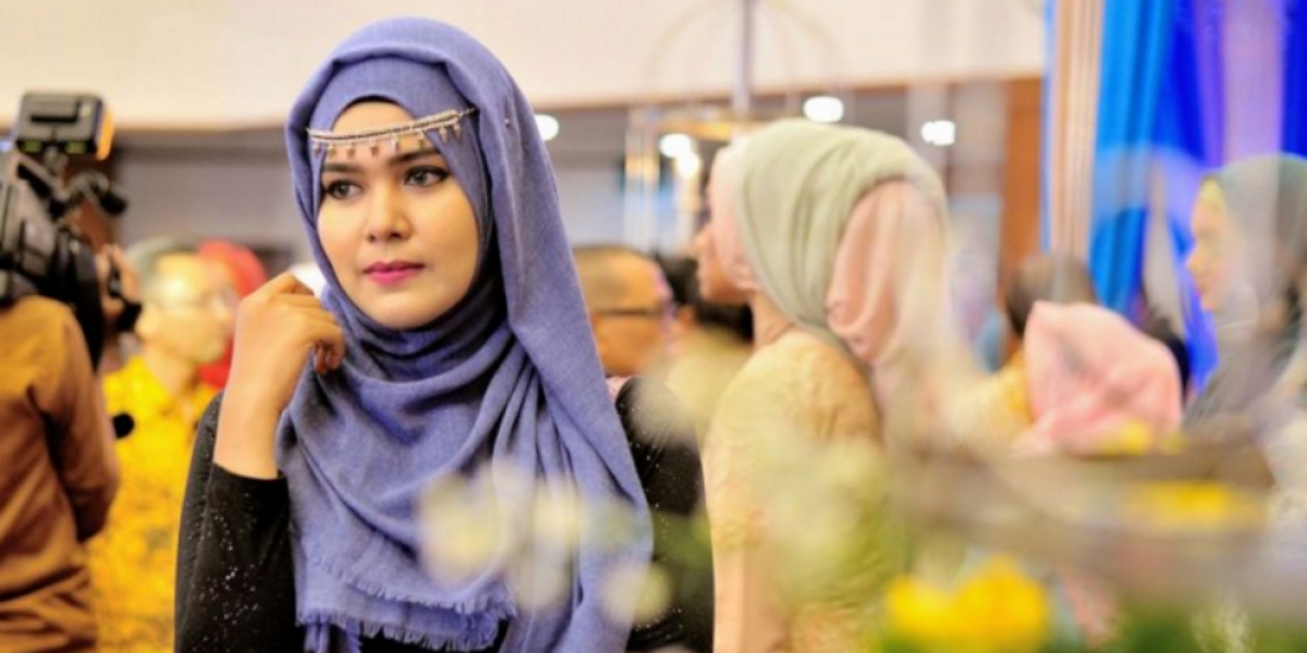 Demuslimah Aksesori Hijab Bikin Penampilan Kian Cantik