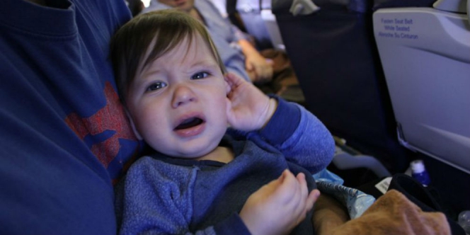 Cara Atasi Tangis Bayi Saat di Pesawat