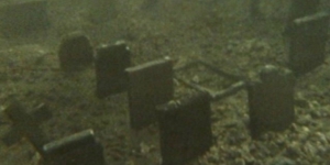 Kisah Unik Tempat Pemakaman Umum di Dasar Danau