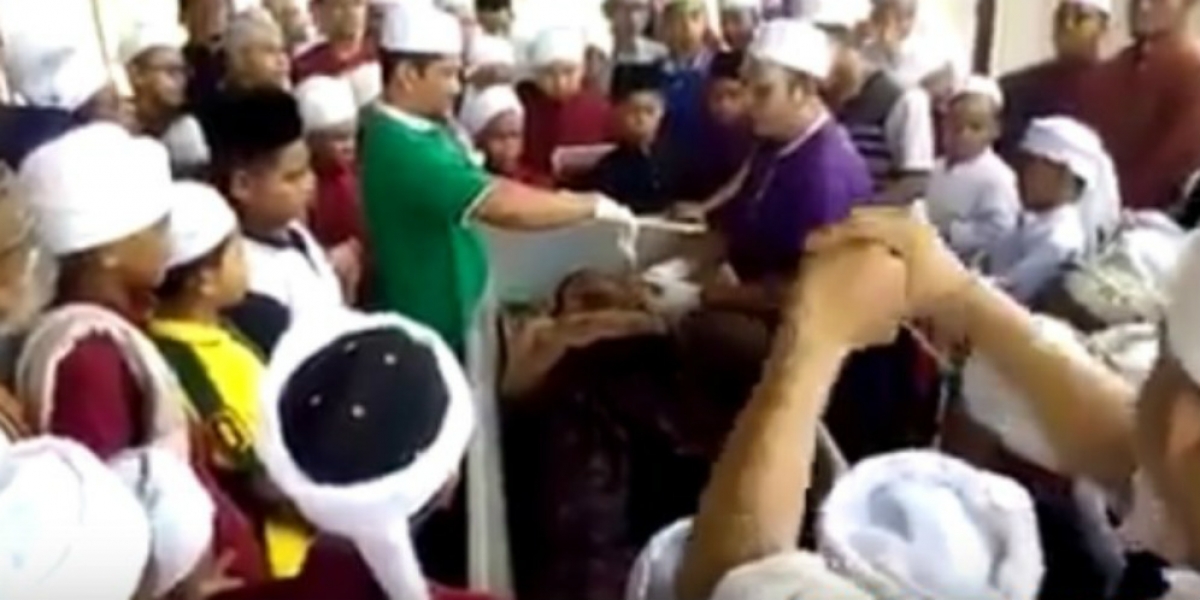 Jenazah Dimandikan Tiba Tiba Bangkit Dan Bersin 2232