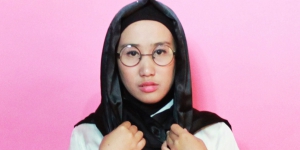 #HOTD: Hijab Simpel Hitam Putih Lingga Utami