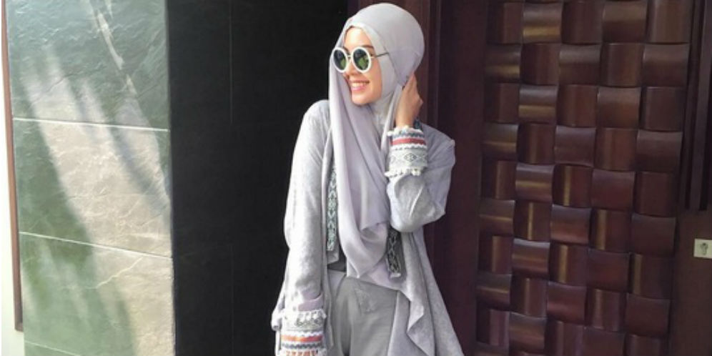 Ide Padupadan Jilbab Monokrom