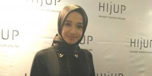 Gaya Hijab Simpel Andalan Laudya Cynthia Bella