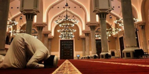Unggah Foto Sholat, Bintang `Fast & Furious` Masuk Islam?