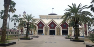 Masjid At Tin, Monumen Kenangan Ibu Tien Soeharto