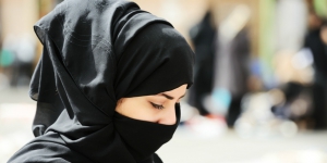 Alasan Wanita Tidak Boleh Kumandangkan Azan di Masjid
