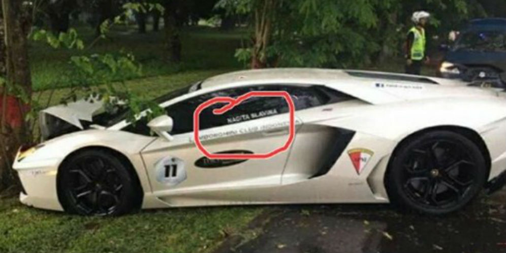 Foto Mobil Lamborghini Kecelakaan - Gambar 08