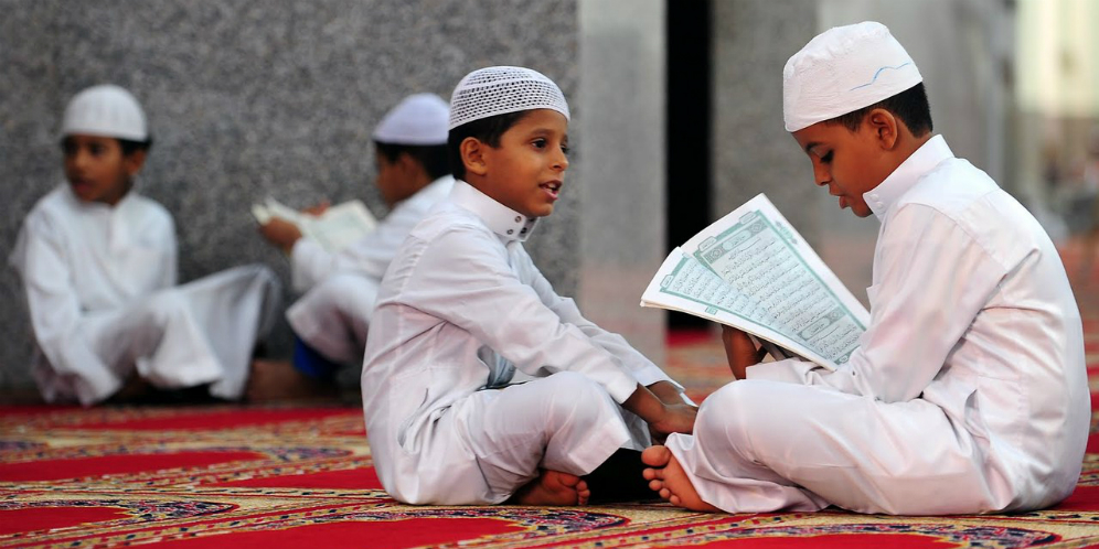 Tiru Cara Ibu Ini Timbulkan Rasa Cinta Anak pada Alquran