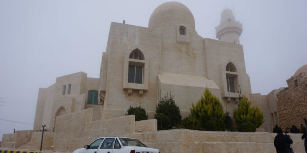 Wisata Religi ke Makam Nabi Yusha' bin Nun