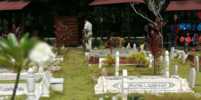 Merinding! Alasan Suami Saban Hari Bawa Bekal ke Kuburan 