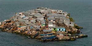 Gubuk Besi, Pulau Terkecil dengan Populasi Terpadat di Dunia