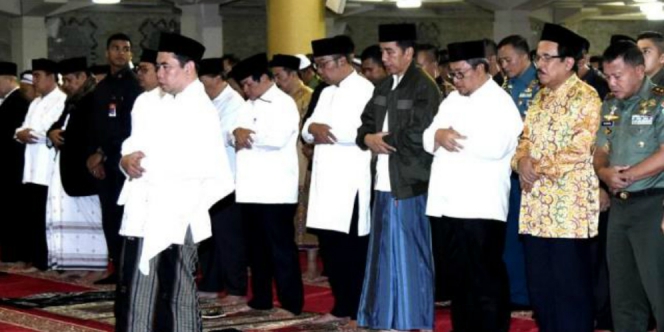 Blusukan ke Bandung, Jokowi Sholat Subuh Bareng Warga