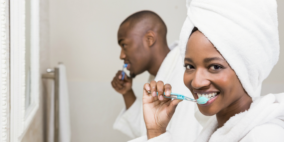 Cukupkah Menjaga Kesehatan Mulut dengan Menyikat Gigi?