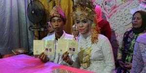 Heboh! Pasangan Remaja Baru Berumur 15 Tahun Sudah Menikah