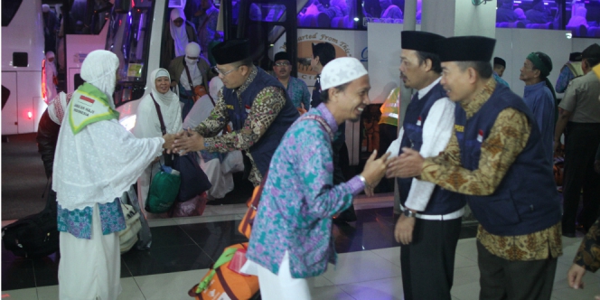 Jemaah Haji Jakarta Kloter Pertama Tiba di Tanah Air