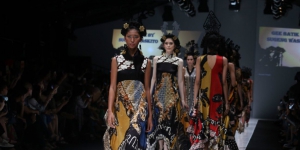 3 Desainer Usung Kekayaan Indonesia