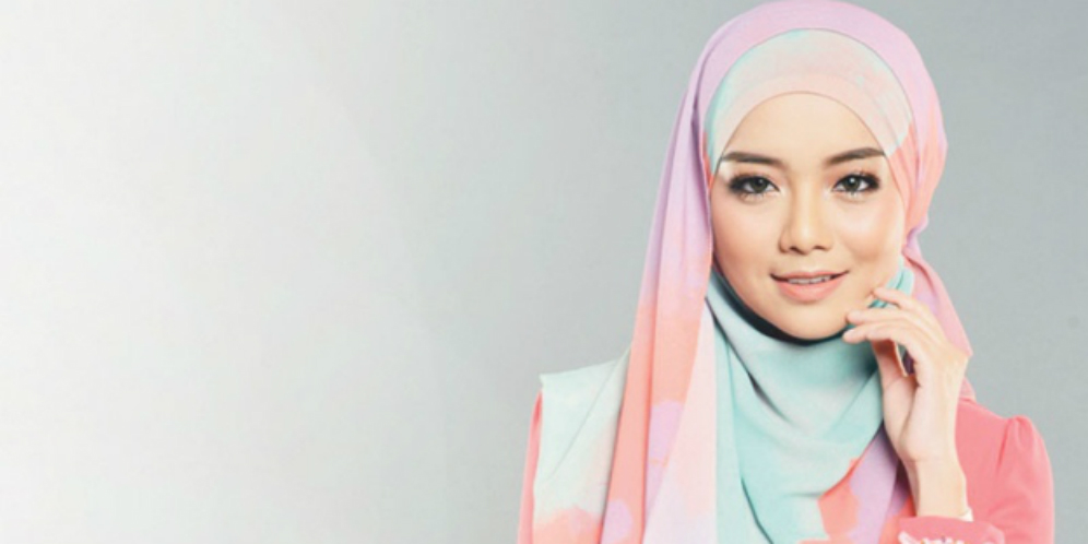 Busana Muslim Artis Cantik Ini Jadi Sorotan, Apa yang Salah?