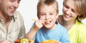 Biasakan Pola Makan Sehat Pada Anak