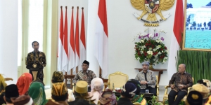 Tak Berpidato, Jokowi Dengarkan Keluhan Raja-raja Nusantara