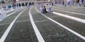 Rahasia Bau Harum 30 Ribu Permadani Masjidil Haram