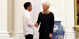 Diajak Jokowi ke Tanah Abang, Bos IMF Beli Baju Koko