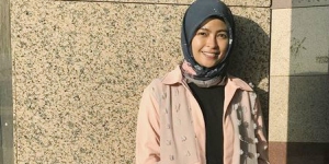 Pulang Umrah, Tantri 'Kotak' Berhijab