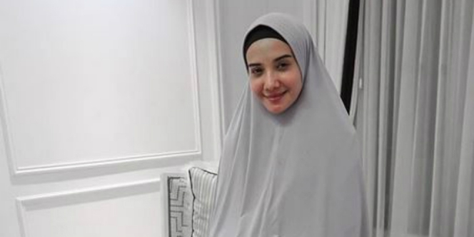 3 Street Style Hijab Syar'i ala Zaskia Sungkar