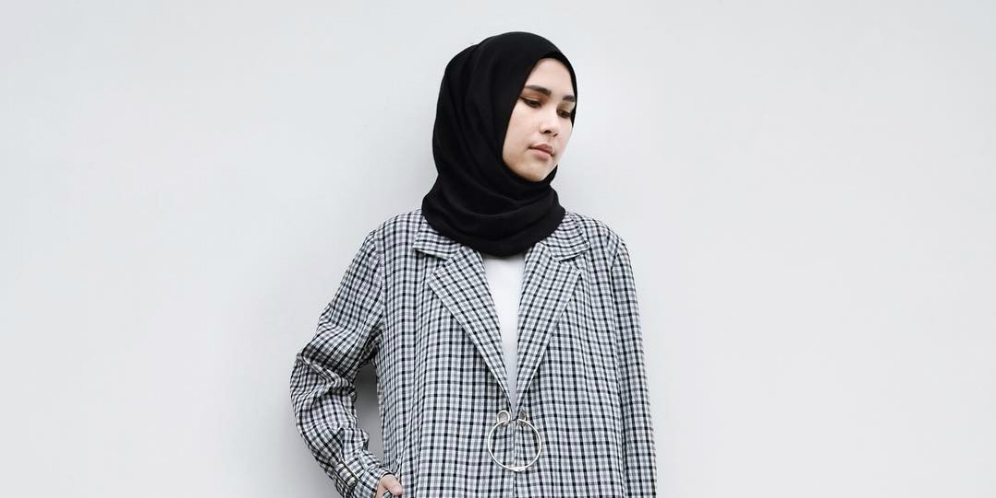 Investasi `Plaid Blazer` Buat 3 Look Style Ramadan