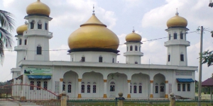 Misteri Batu dan Guci Keramat di Masjid Guci Rempong