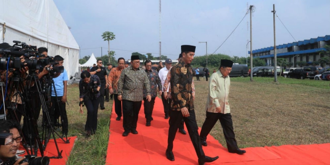 Ucapkan Basmallah, Jokowi Letakan Batu Pertama Kampus UIII 