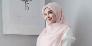 Ramadan Stylish dengan Trik Layering ala Zaskia Sungkar
