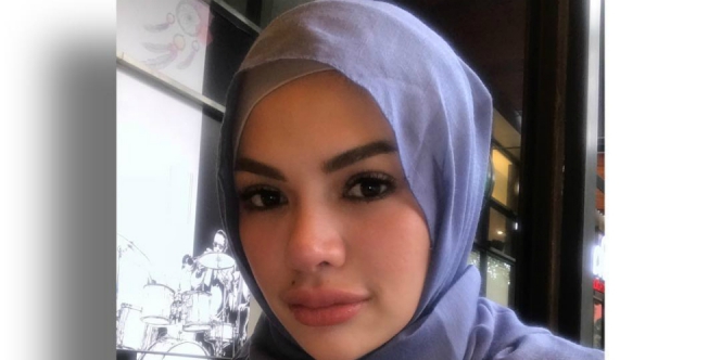 2 Gaya Fashion Hijab Nikita Mirzani Ini Bisa Ditiru 