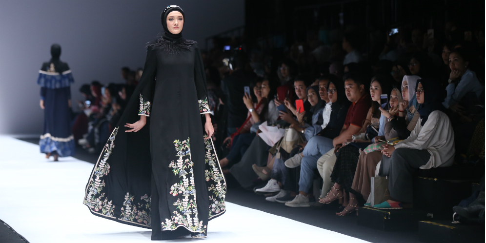 Twilight Anggia Handmade Pukau Jakarta Fashion Week
