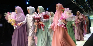 Tiga Brand Fashion Hijab Angkat Kekayaan Laut Indonesia di JFW 2019