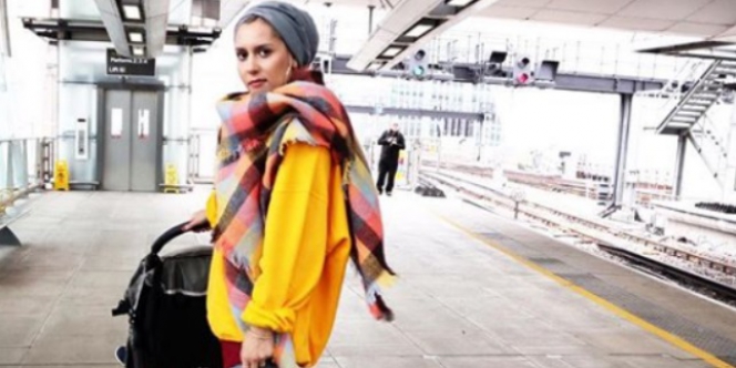Influencer Dina Tokio Lepas Hijab