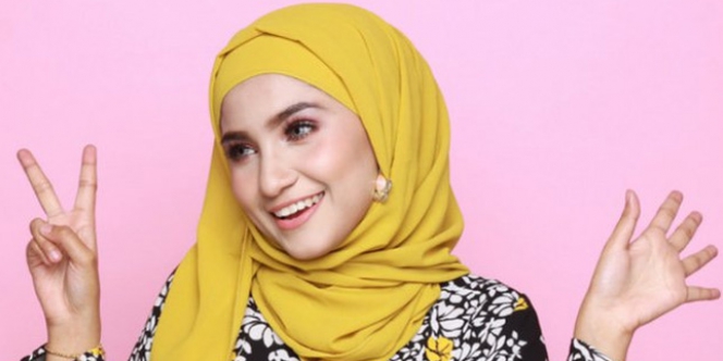  Cara Memakai Hijab Segi Empat yang Simple Modis dan 