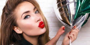 Tips Memulas Lipstik pada Bibir Kering dan Pecah-Pecah