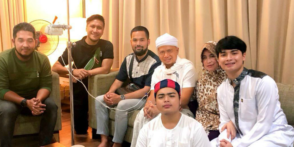 Jenguk Ustaz Arifin Ilham, Teuku Wisnu: Beliau Masih Bisa Bercanda