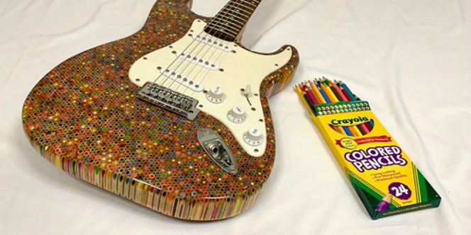Kreativitas Tanpa Batas! Gitar Elektrik dari 1.200 Pensil Warna