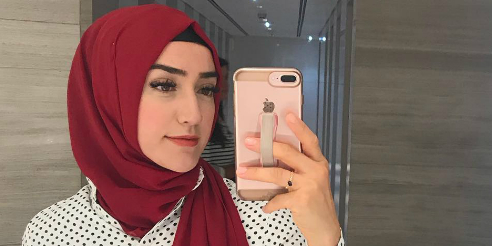 Sati Demirel, Karateka Berhijab Cantik dari Jerman