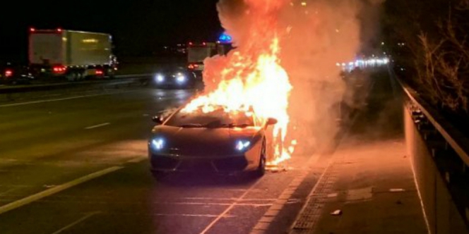 Baru Sejam Dibeli, Lamborghini Berlapis Emas Rp2 M Terbakar