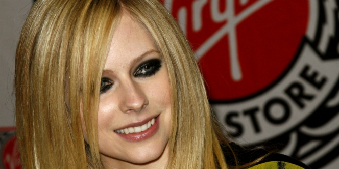 Heboh Avril Lavigne Berhijab, Ini Potret Cantiknya